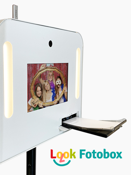 Photobooth Verleih. Jetzt Fotobox für Hochzeit, Geburtstag, Schuleingang, Party oder Firmenevent mieten