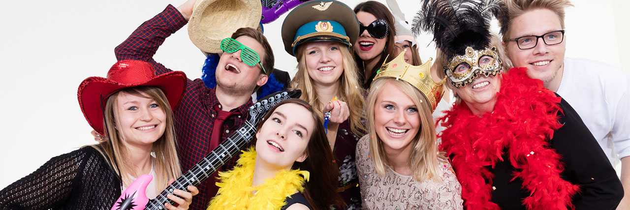 Fotobox Verleih. Jetzt Fotobox für Hochzeit, Geburtstag, Schuleingang, Party oder Firmenevent mieten